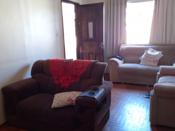 VENDE-SE CASA NO CENTRO