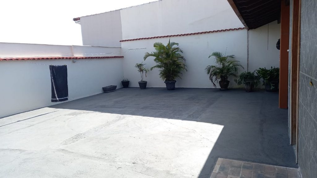 VENDE-SE CASA NO CENTRO