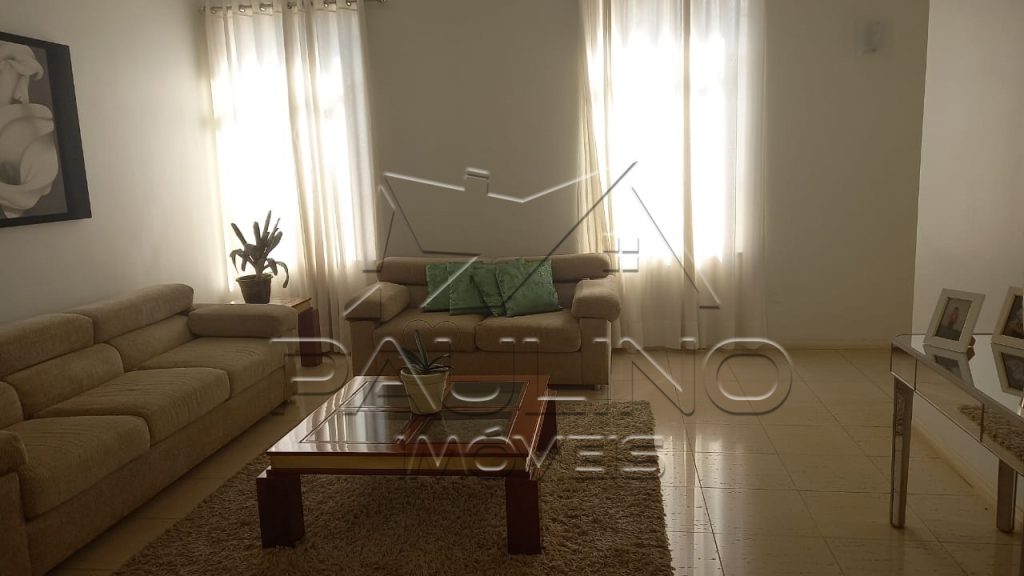 VENDE-SE CASA NO CENTRO SANTANA DA VARGEM