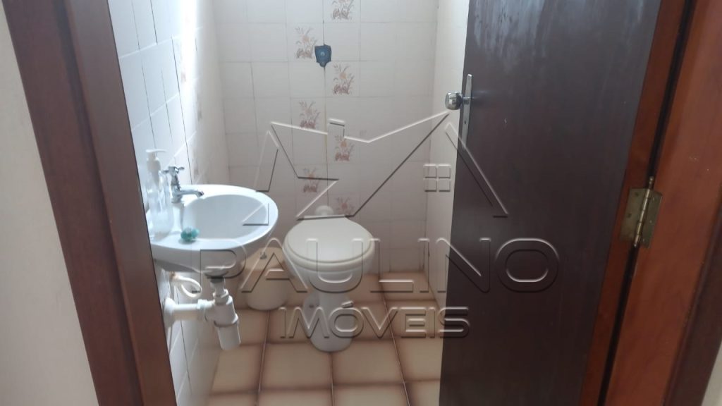 VENDE-SE CASA NO CENTRO SANTANA DA VARGEM