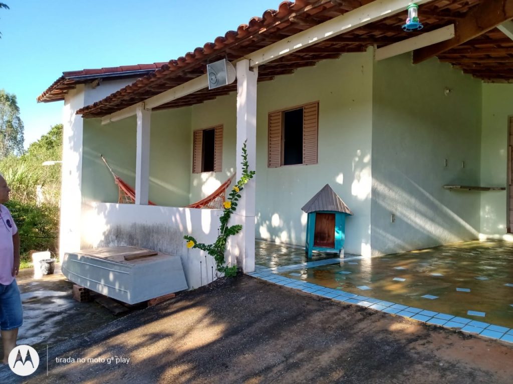 VENDE-SE SITIO PRÓXIMO AO CORREGO DO OURO