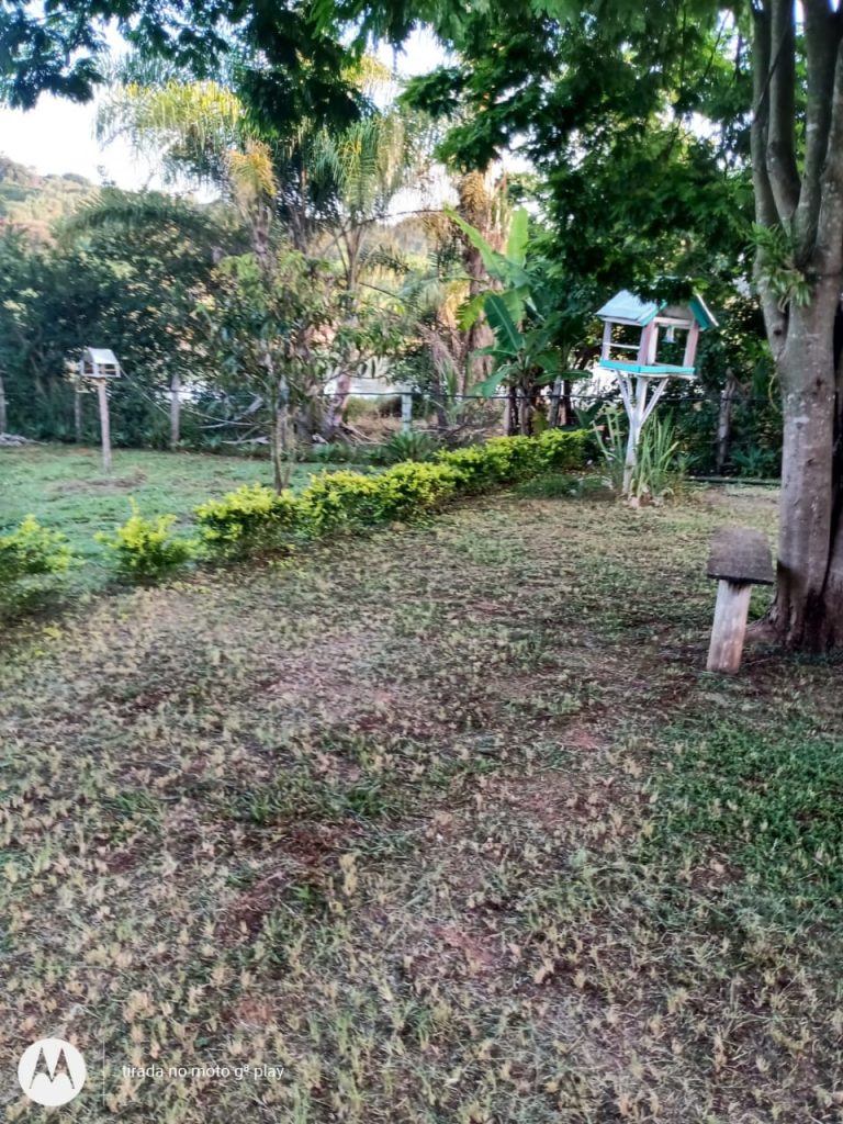 VENDE-SE SITIO PRÓXIMO AO CORREGO DO OURO