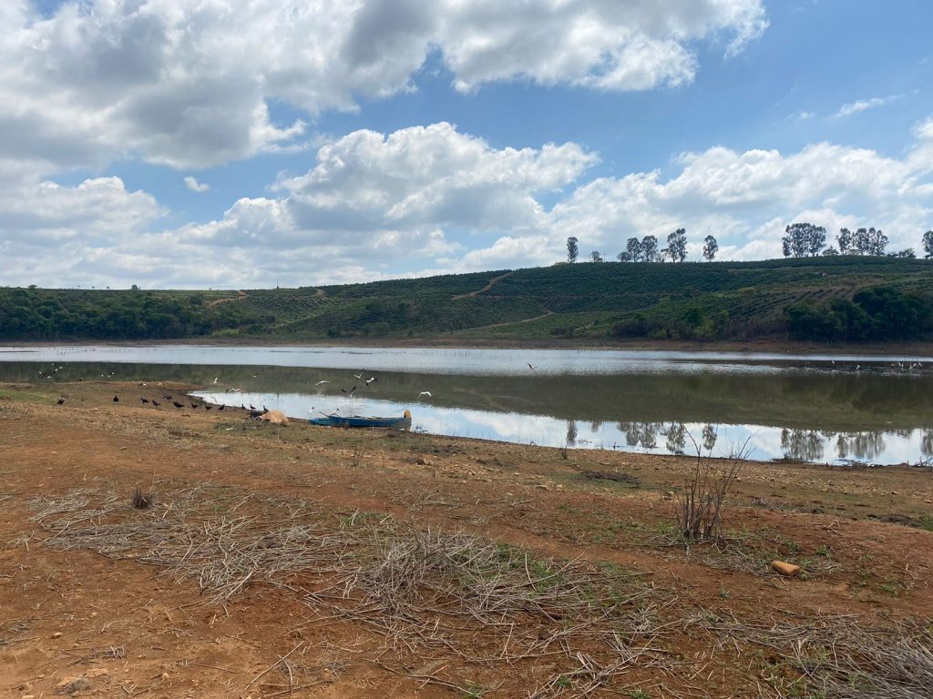 VENDE-SE RANCHO BEIRA D’ÁGUA