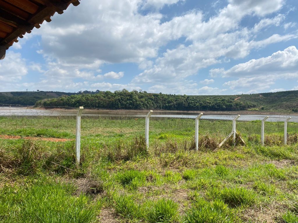 VENDE-SE RANCHO BEIRA D’ÁGUA