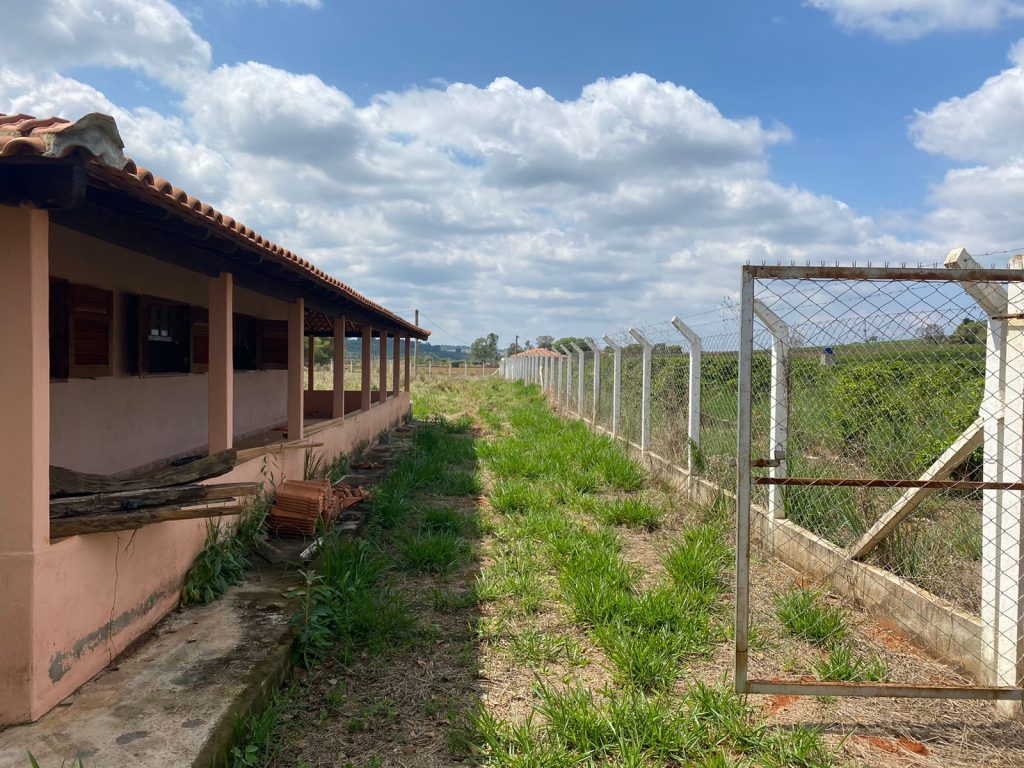 VENDE-SE RANCHO BEIRA D’ÁGUA