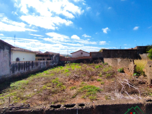 VENDE-SE TERRENO BAIRRO SANTA EDWIRGES