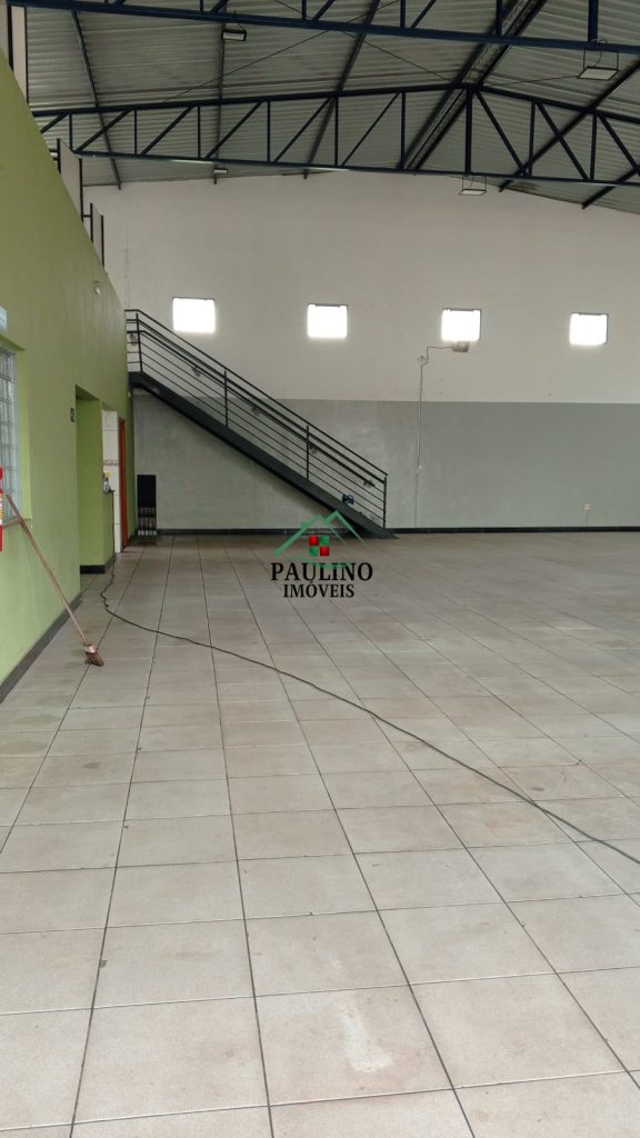 ?ALUGA-SE BARRACÃO ?