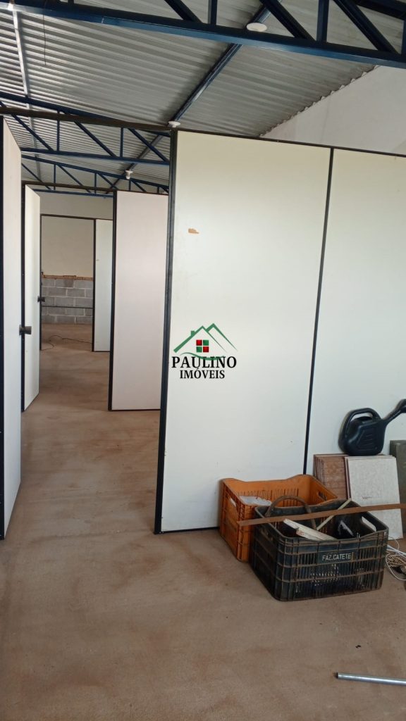 ?ALUGA-SE BARRACÃO ?