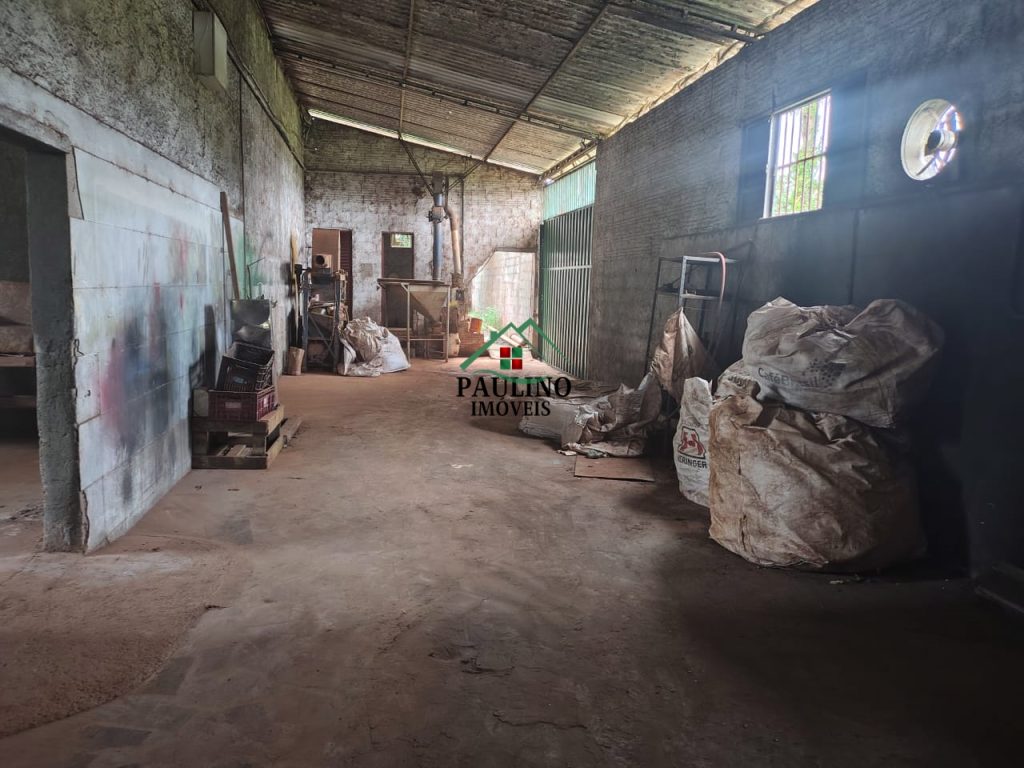 ?ALUGA-SE BARRACÃO ?