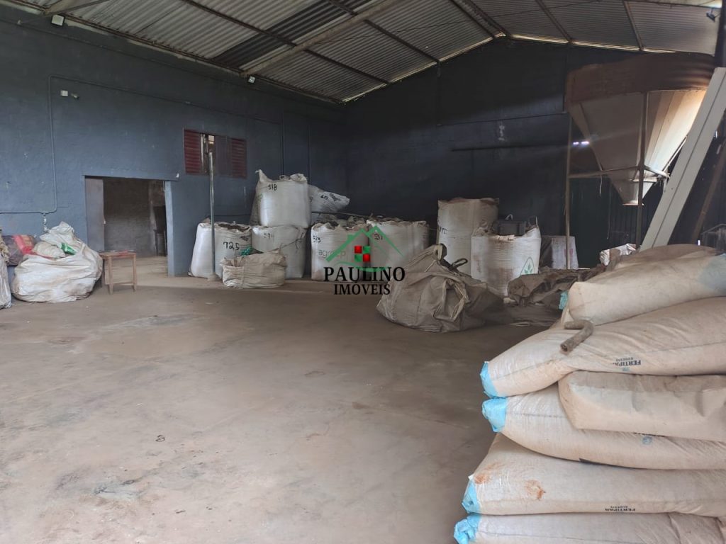 ?ALUGA-SE BARRACÃO ?